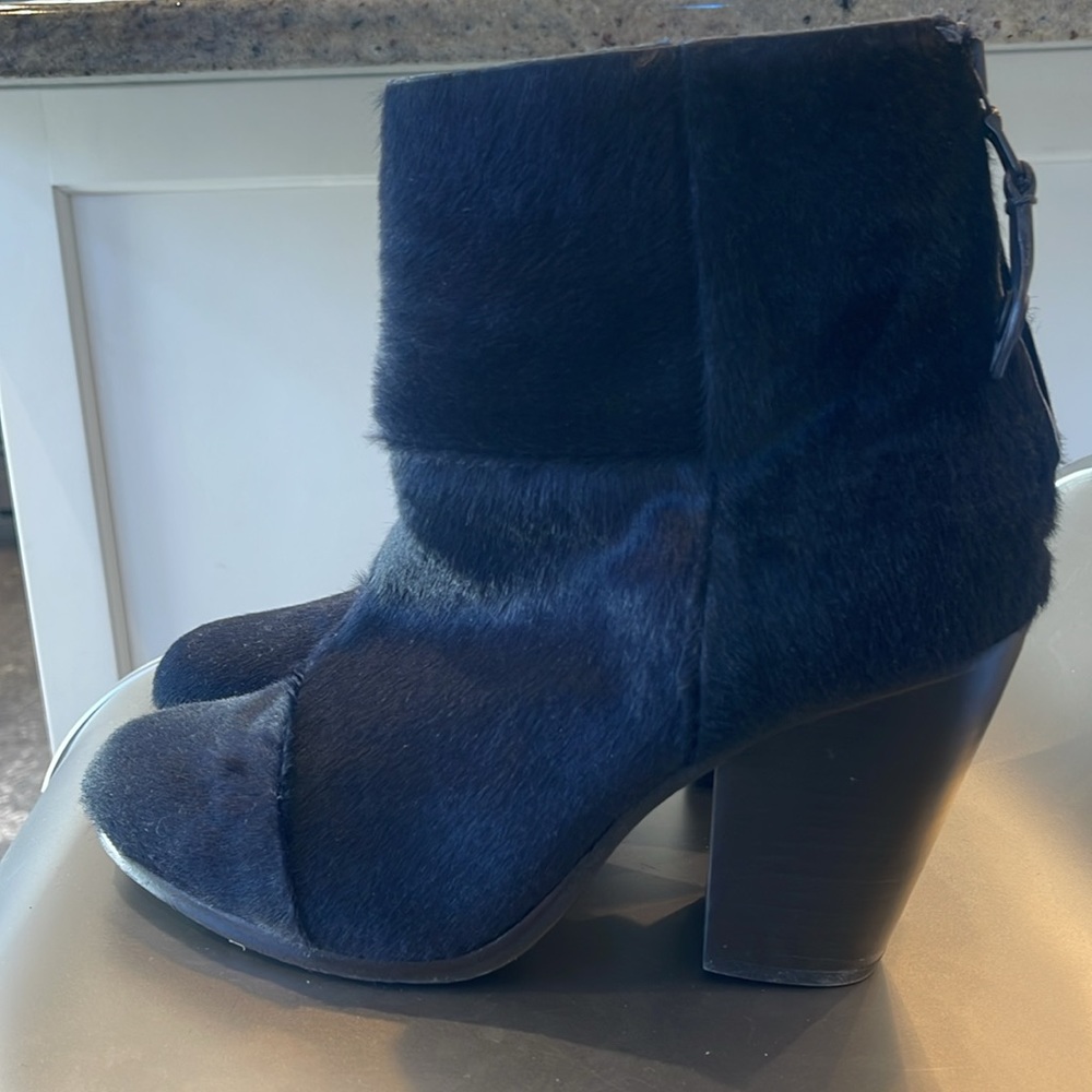 RAG AND BONE NAVY BLUE CALFHAIR NEWBURY BOOT. 38.5 - Picture 3 of 10